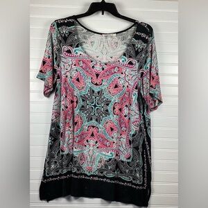 Rose + Olive. Geometric Print Short Sleeve Top  Size 1X
